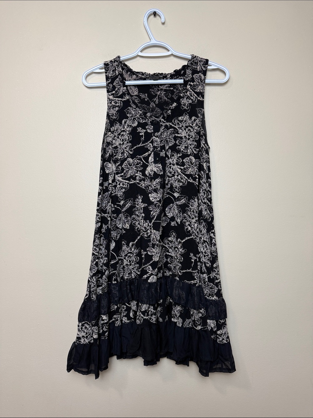 Papillon Black Floral Sleeveless Ruffle-Hem Dress size S